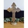 Croix baroque à poser en métal or vieilli 30cm / Crucifix