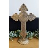 Croix baroque à poser en métal or vieilli 30cm / Crucifix